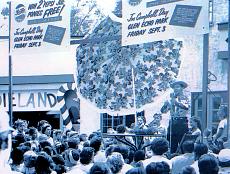 Drawing a crowd at Glen Echo's "Pepsi Joe Campbell" Day, 9.3.54